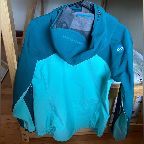 Ski/snow gear (jacket and pants) Pyua - Picture 3 of 7